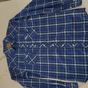 Wrangler retro pearl snap button down long sleeve western shirt. XLT blue plaid